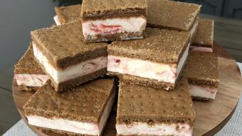 strawberry cheesecake ice cream sandwiches