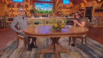 Alan Cummings visits the Rachael Ray Show.